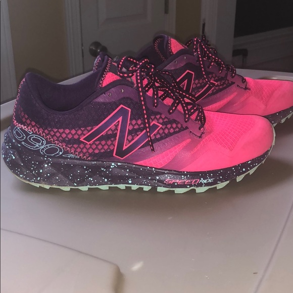 new balance pink tennis shoes